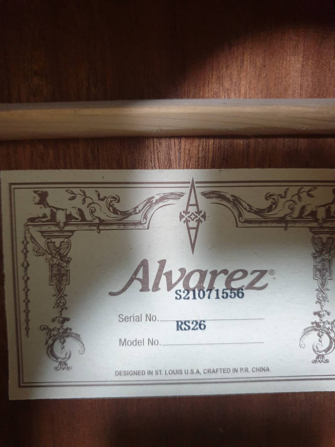 กีตาร์ Alvares RS26