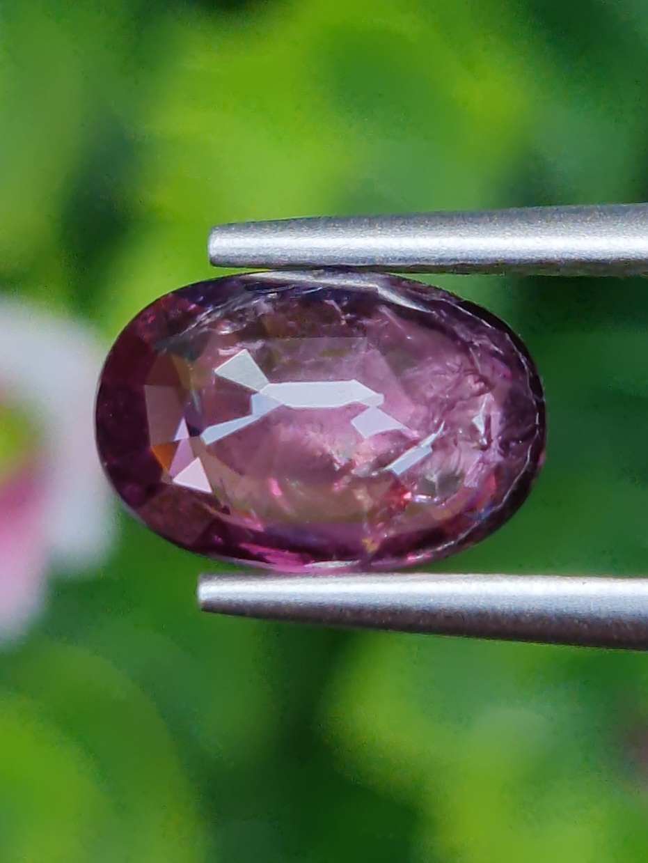 พลอย เพอเพิล แซฟไฟร์ สีม่วง Purple Sapphire ดิบ (Unheated) 2.05 กะรัต (Cts.) พร้อมใบเซอร์ พลอยแท้ อัญมณีมงคลประจําวันเกิด เครื่องประดับพลอย