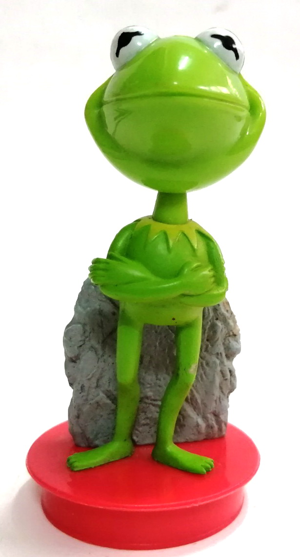 ของสะสม ท๊อปเปอร์กบเคอร์มิท Kermit the Frog จากหุ่นมหาสนุก ( the muppets show) ตัวนี้เป็นรุ่นใหม่ ของดีสนีย์ Disney ขนาดสูง10 ซม. รวมฐานท๊อปเปอร์ เก่าเก็บสะสม