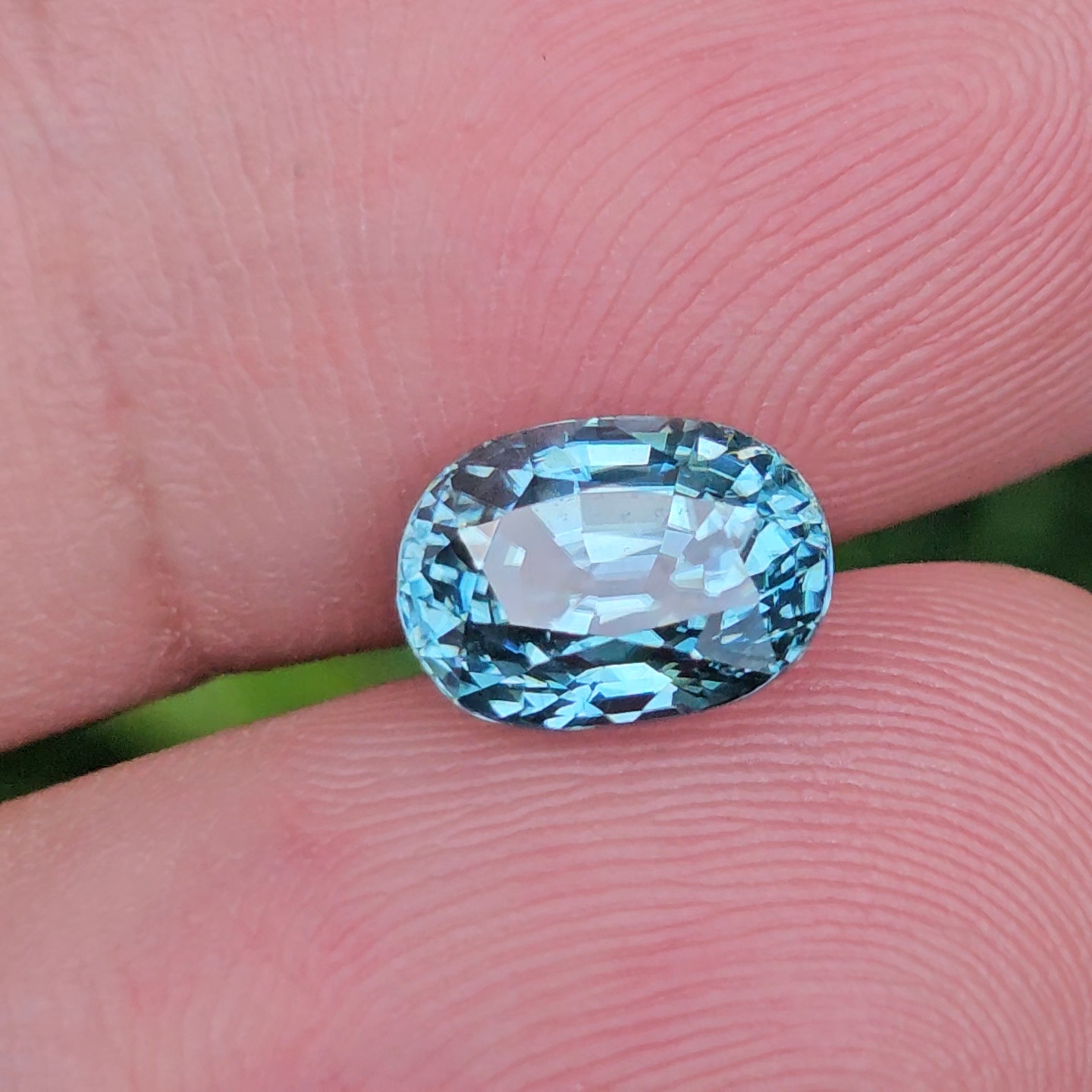 พลอย เพทาย (Zircon) 3.33 กะรัต (Cts.) พลอยแท้ อัญมณีมงคลประจําวันเกิด เครื่องประดับพลอย