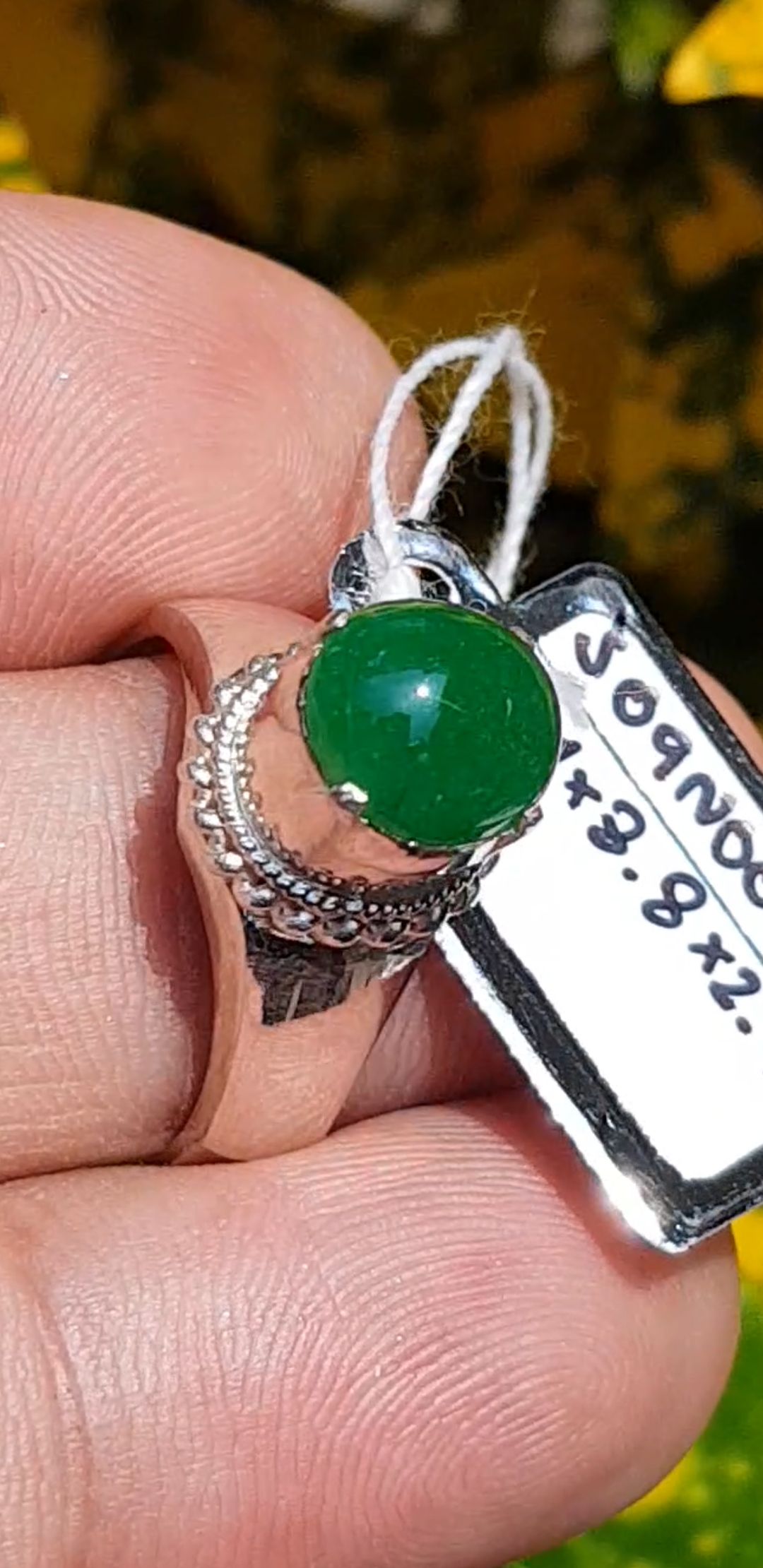 หยก พม่า แท้ Jade แหวนหยก 翡翠戒指 (Jadeite ring) 1.67 กะรัต (Cts.) ดิบ ไม่ผ่านการปรับปรุง (Type A) พม่า (Myanmar)