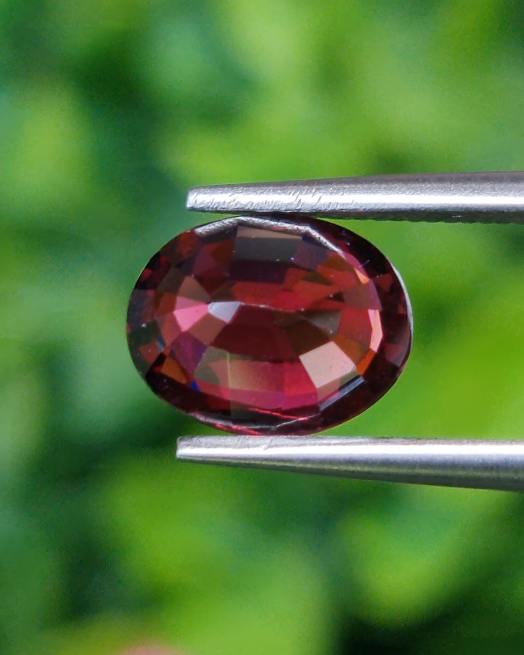 พลอย โรโดไลต์ กาเน็ท Rhodolite Garnet 2.64 กะรัต Cts.พลอยแท้ อัญมณีมงคลประจําวันเกิด เครื่องประดับพลอย