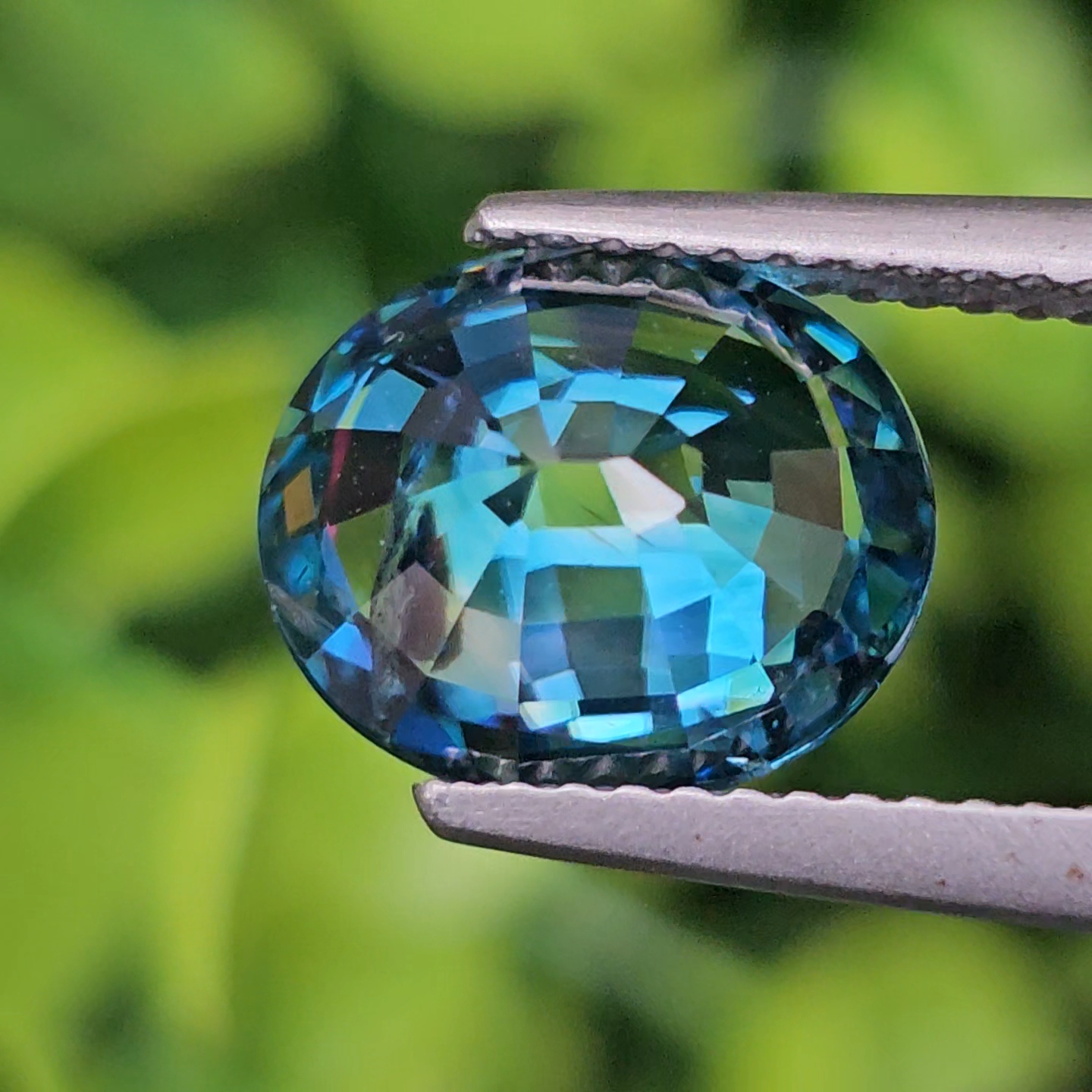 พลอย เพทาย (Zircon) 4.23 กะรัต (Cts.) พลอยแท้ อัญมณีมงคลประจําวันเกิด เครื่องประดับพลอย