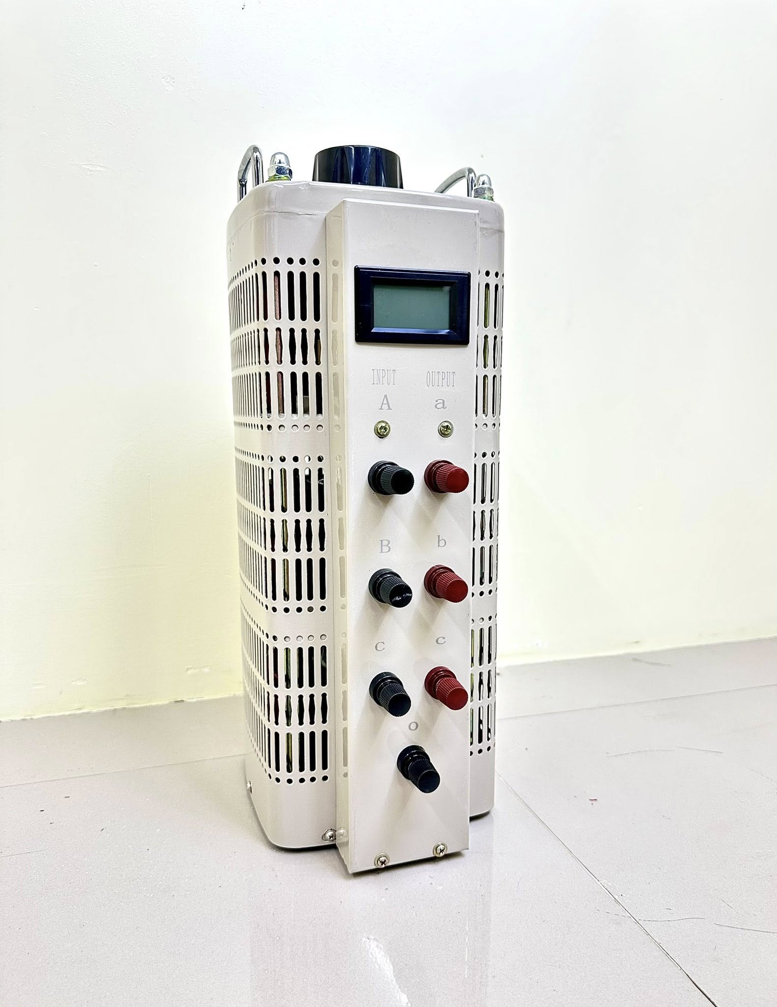 วาริแอค หม้อแปลงปรับแรงดันไฟฟ้าชนิดแกนหมุน 5Kva 3 เฟส