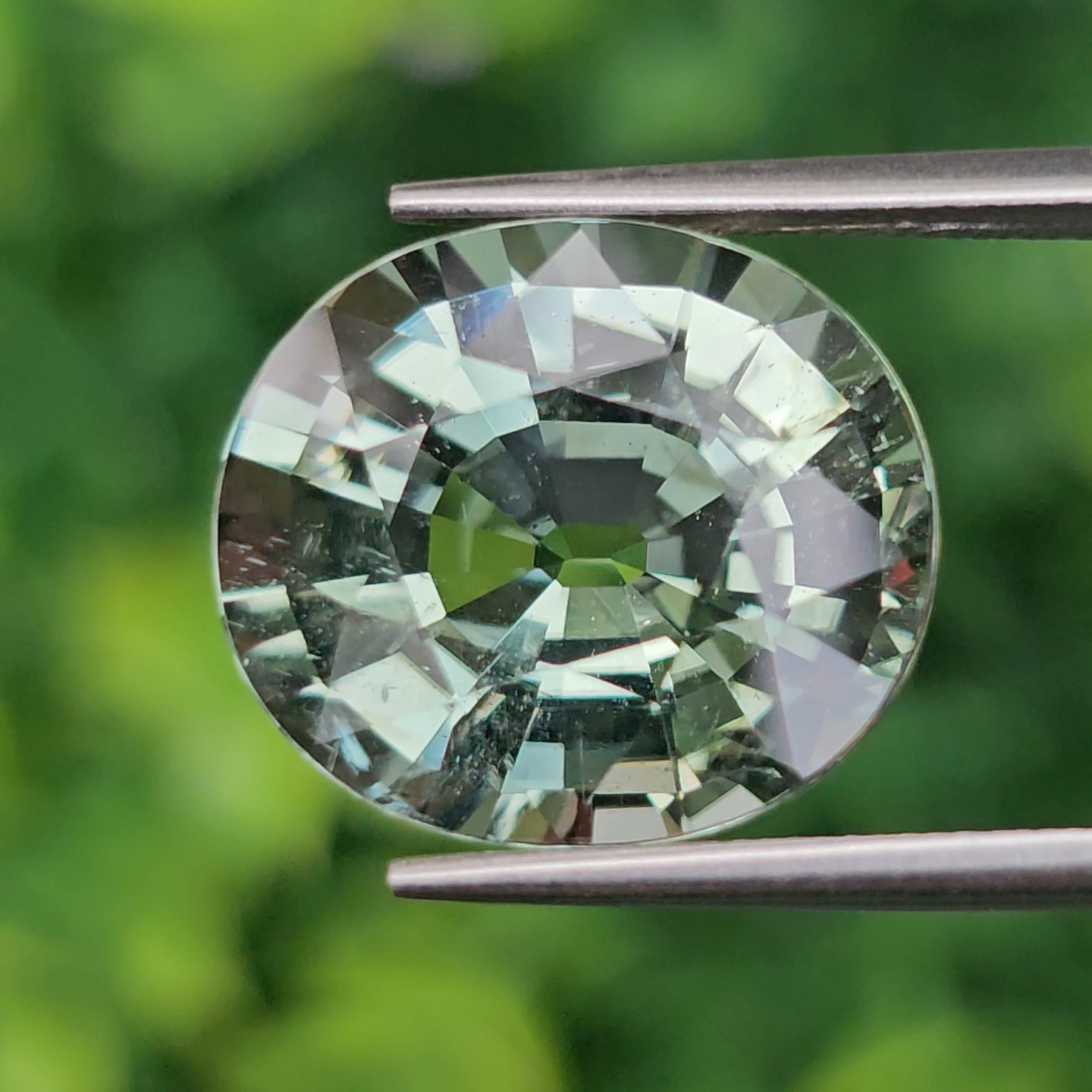 พลอย กรีน ทัวร์มารีน (Green Tourmaline) 11.72 กะรัต (Cts.) อัญมณีมงคลประจําวันเกิด เครื่องประดับพลอย