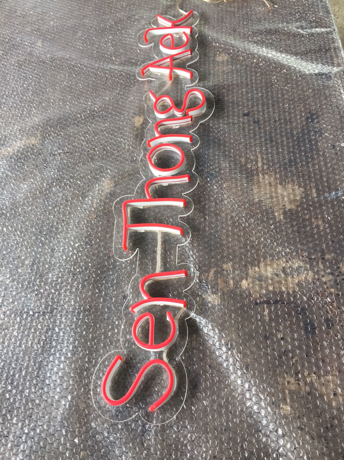 ไฟนีออน เฟค