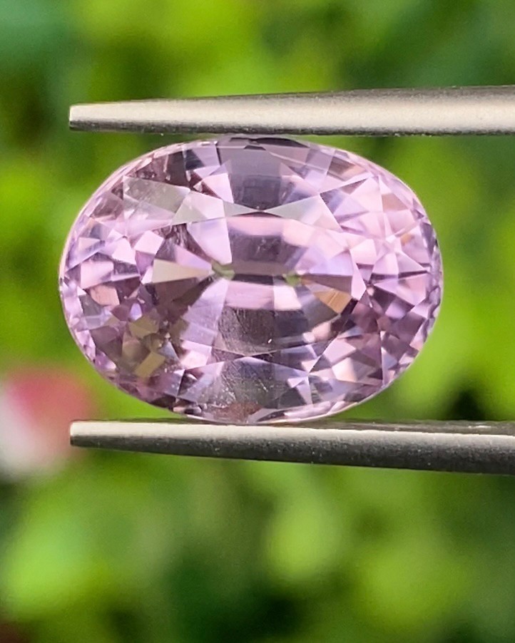 พลอย คุนไซท์ Kunzite 6.30 กะรัต (Cts.) พลอยแท้อัญมณีมงคล ประจําวันเกิด เครื่องประดับพลอย