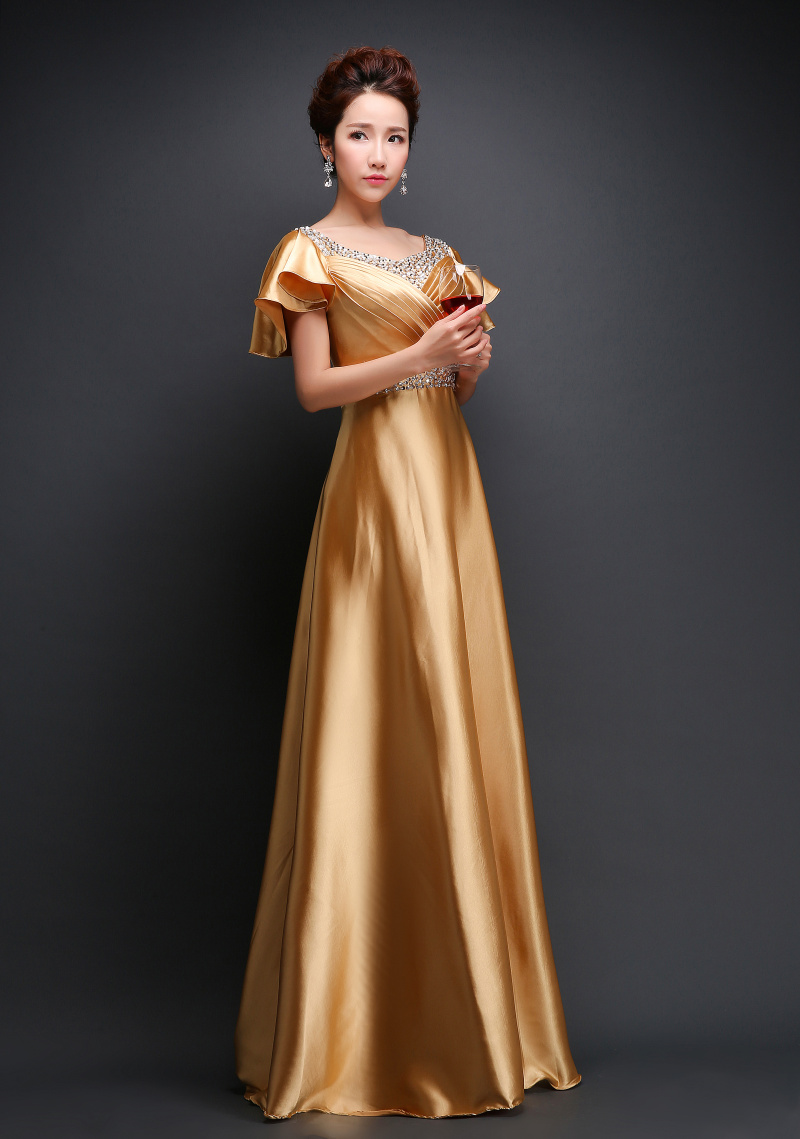 พร้อมส่ง ชุดราตรียาว แบบแขนสั้น ผ้าซาตินสวยสง่า อกจับจีบปักเลื่อมช่วงอก-เอว สีทอง (เชือกผูกหลัง)