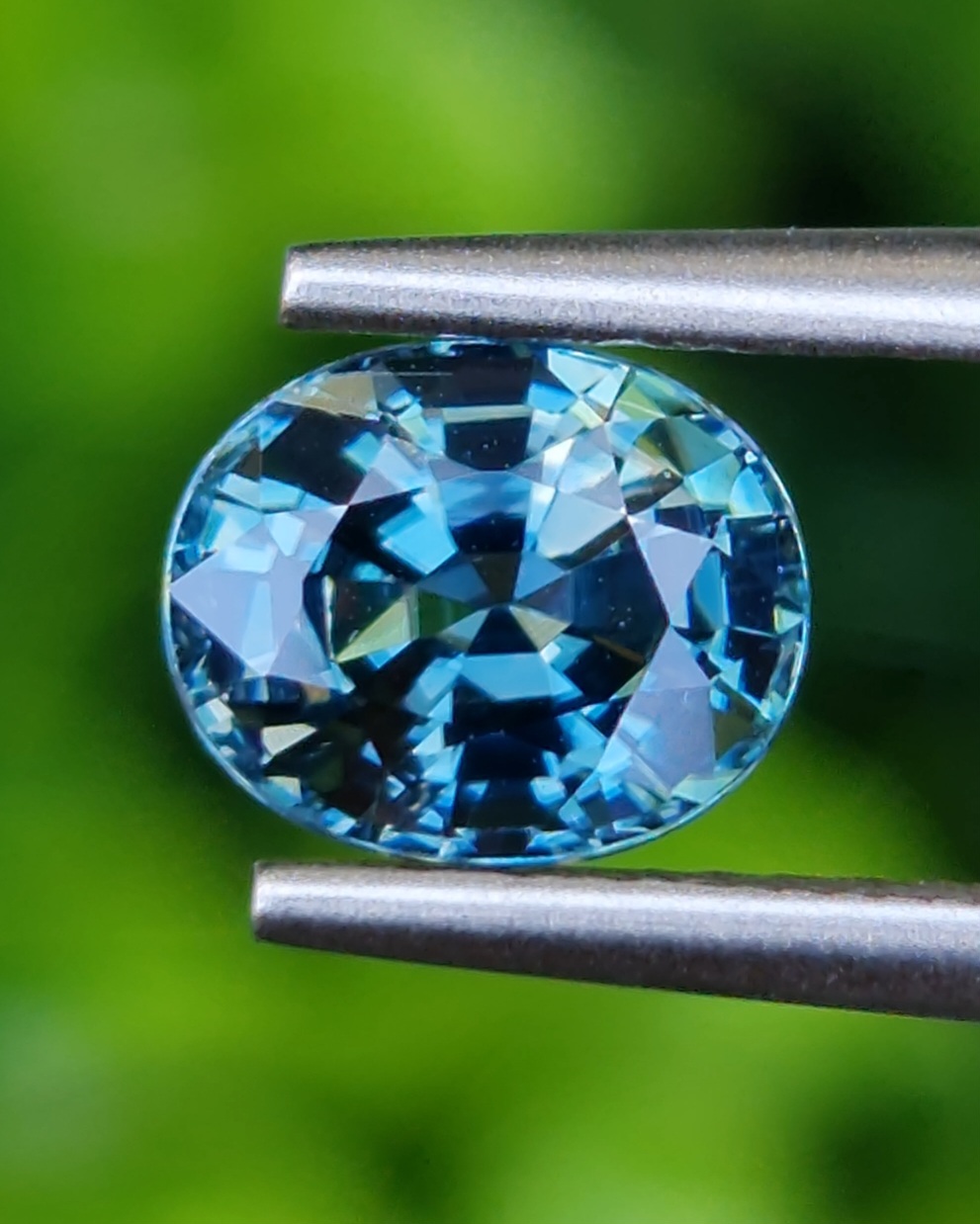 พลอย เพทาย (Zircon) 2.01 กะรัต (Cts.) พลอยแท้ อัญมณีมงคลประจําวันเกิด เครื่องประดับพลอย