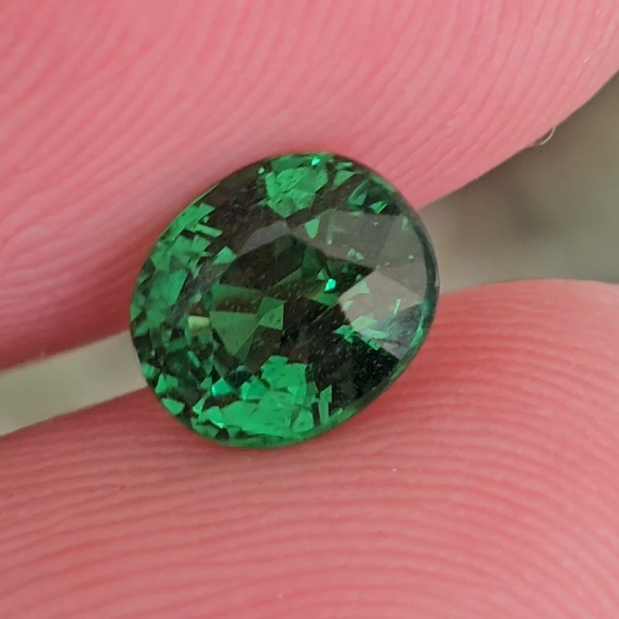 พลอย ซาโวไรท์ Tsavorite Garnet 1.26 กะรัต (Cts.) ดิบ Unheated พร้อมใบเซอร์ อัญมณีมงคลประจําวันเกิด เครื่องประดับพลอย