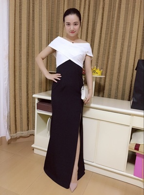 ชุดราตรียาวแบบไหล่ปาดสีทูโทน ทรงเข้ารูป แบบเก๋ (ซิปหลัง)