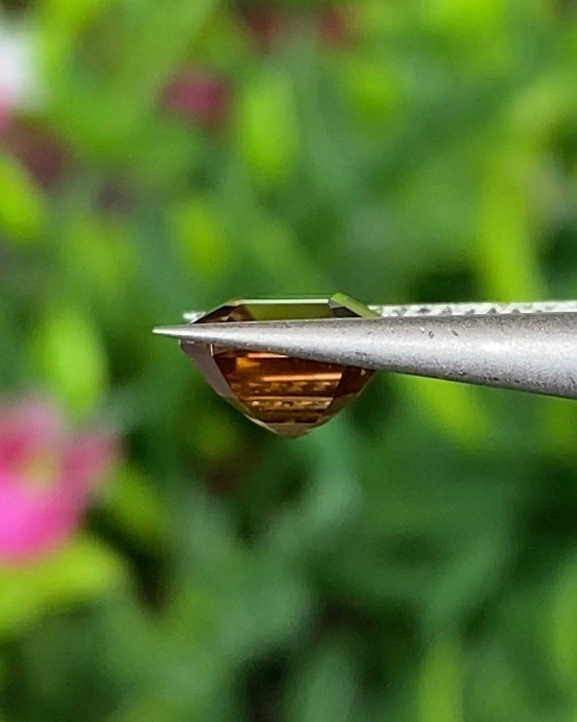 พลอย เพทาย (Zircon) 1.80 กะรัต (Cts.) พลอยแท้ อัญมณีมงคลประจําวันเกิด เครื่องประดับพลอย