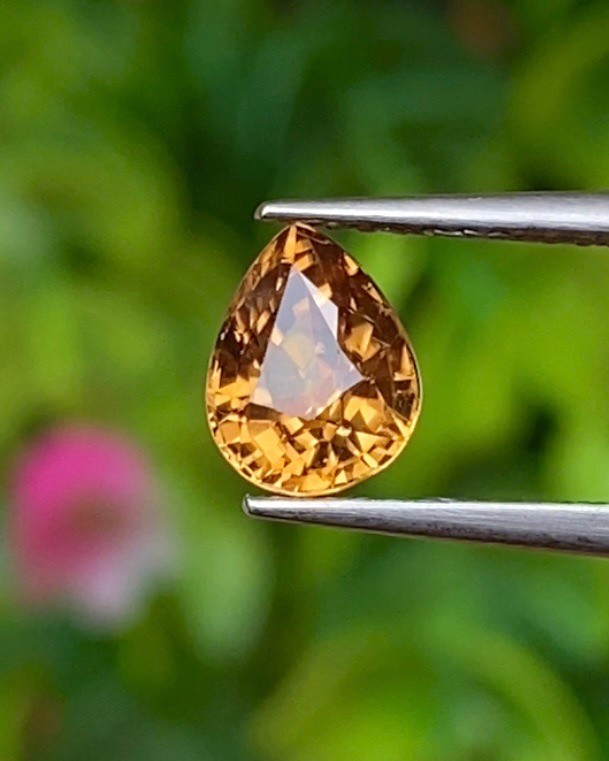 พลอย เพทาย (Zircon) 1.31 กะรัต (Cts.) พลอยแท้ อัญมณีมงคลประจําวันเกิด เครื่องประดับพลอย
