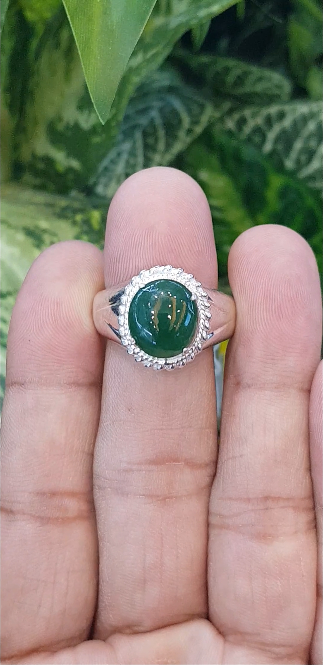หยก พม่า แท้ Jade แหวนหยก 翡翠戒指 (Jadeite ring) 3.42 กะรัต (Cts.) (Size) 61 ดิบ ไม่ผ่านการปรับปรุง (Type A) พม่า (Myanmar)