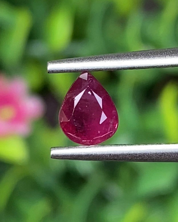 พลอย ทับทิม สยาม Siam Ruby Sapphire 0.75 กะรัต (Cts.) พลอยแท้ อัญมณีมงคลประจําวันเกิด เครื่องประดับพลอย