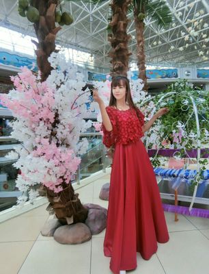 ชุดราตรียาวสายเดี่ยวพร้อมเสื้อคลุมดอกไม้สวยหรู (เชือกผูกหลัง)