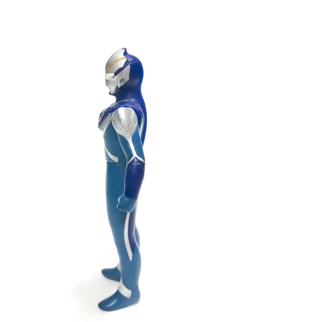 ซอฟ 4 นิ้ว อุลตร้าแมนฮิคาริ จากอุลตร้าแมน เมบิอุส มีรอยบ้าง ขนาดตามรูป