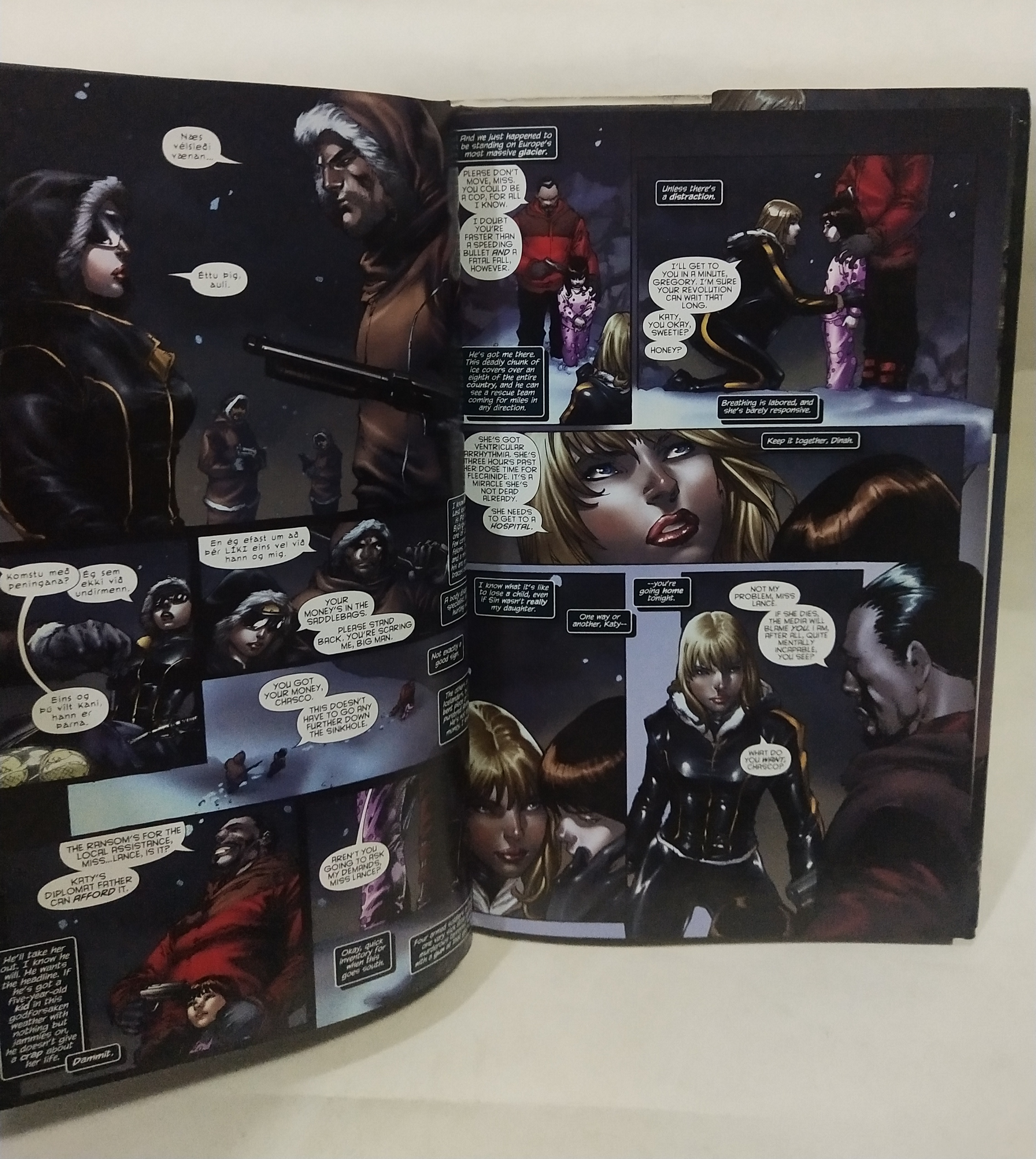 มือ2,หนังสือภาพสีการ์ตูนค่ายดีซีคอมิคส์ เบิร์ดออฟเพรย์ Bird_of_Prey ฉบับภาษาอังกฤษ หนังสือปกแข็ง มีปกนอก สภาพดี