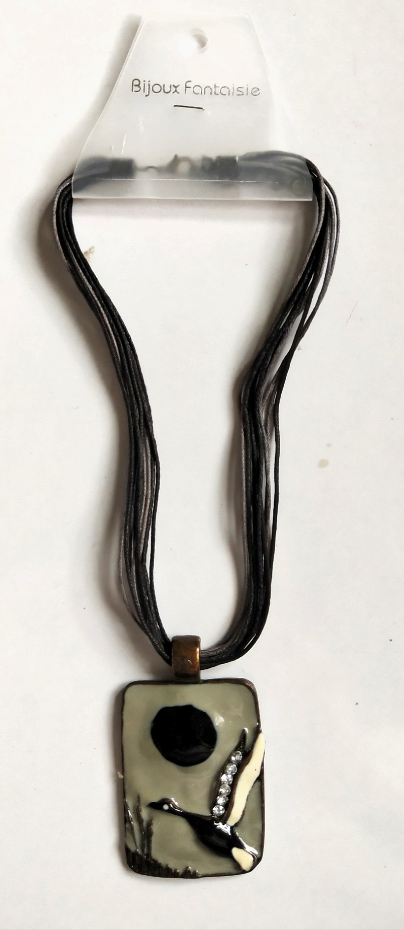 สร้อยคอสไตล์โบฮีเมี่ยน สายเชือกสีเขียว น้ำตาล และ ดำ พร้อมจี้แบบต่างๆ