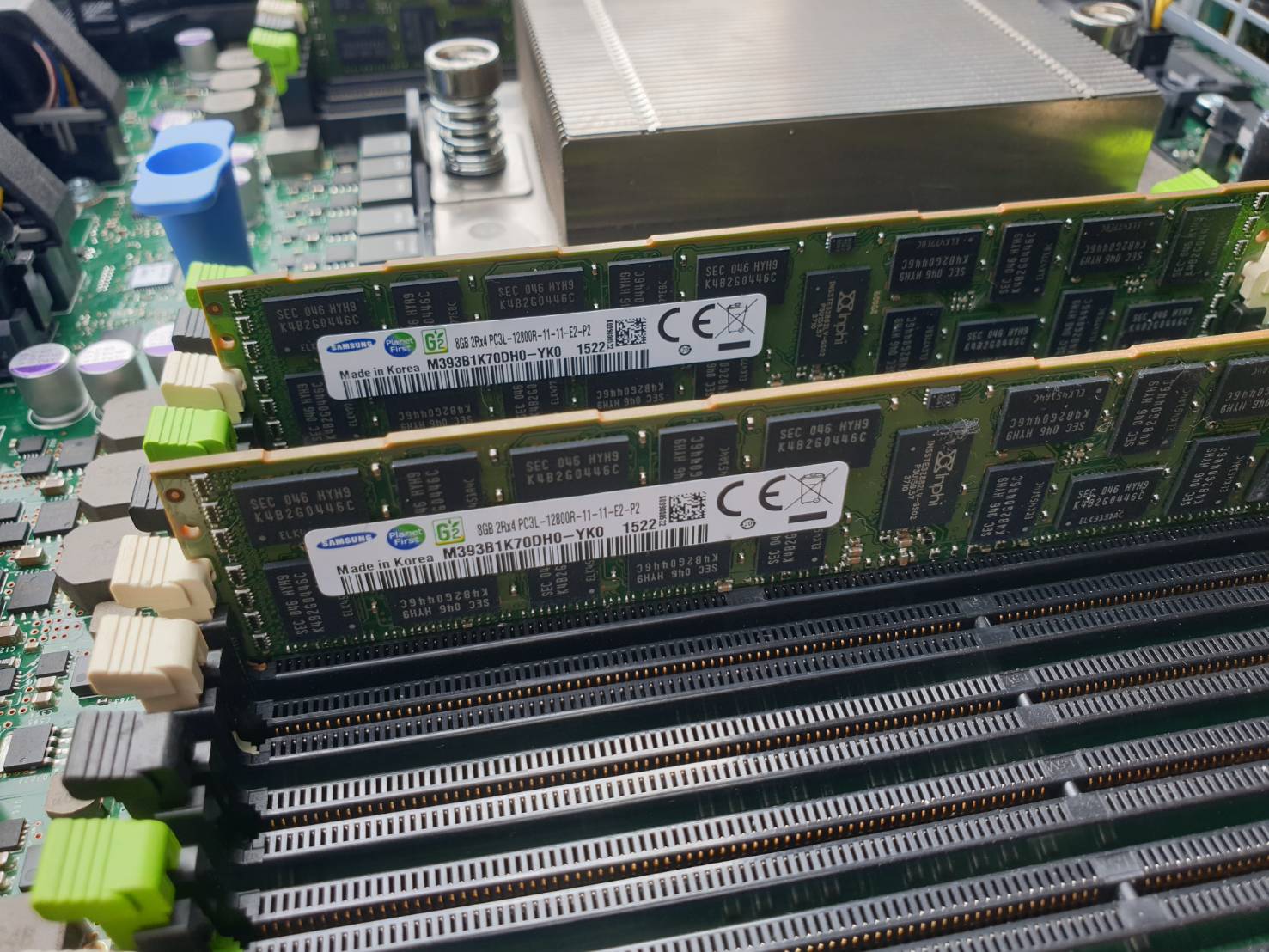 Dell R620 E5-2650v2 Ram 32 GB SAS 300x3 SSD 512 x3 power x2 พิเศษแถม CPU ให้อีกตัว