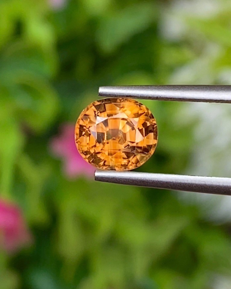 พลอย เพทาย (Zircon) 1.77 กะรัต (Cts.) พลอยแท้ อัญมณีมงคลประจําวันเกิด เครื่องประดับพลอย