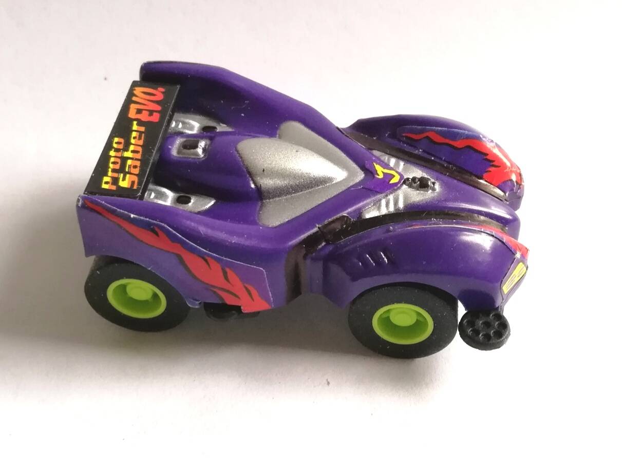 โมเดลรถแข่งในแคปซูล สีม่วง ขนาดประมาณ 5.5 cm. pull back ของสะสมเก่า จาก 7-11