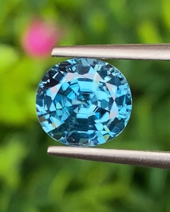 พลอย เพทาย (Zircon) 2.82 กะรัต (Cts.) พลอยแท้ อัญมณีมงคลประจําวันเกิด เครื่องประดับพลอย