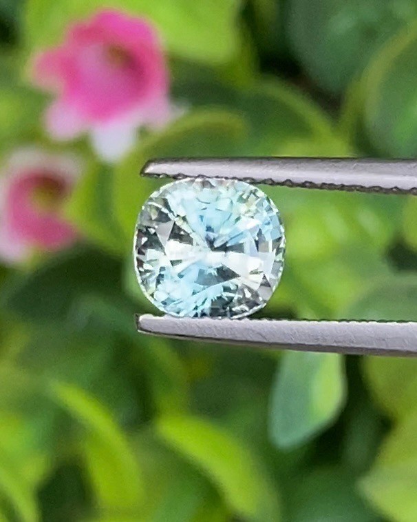 พลอย เพทาย (Zircon) 2.10 กะรัต (Cts.) พลอยแท้ อัญมณีมงคลประจําวันเกิด เครื่องประดับพลอย