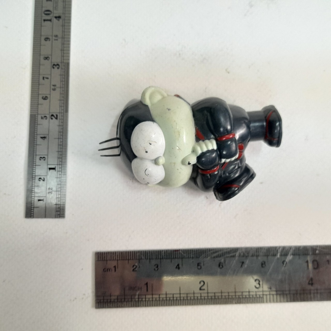 ฟิกเกอร์ พลาสติก**มีตำหนิตามภาพ ปังปอนด์ พรีเมี่ยม 7- 11 ในอดีต ชุดปังปอนด์นินจา(ตัวที่1) มือสอง ตัวกดไม่ได้เช็คสภาพ