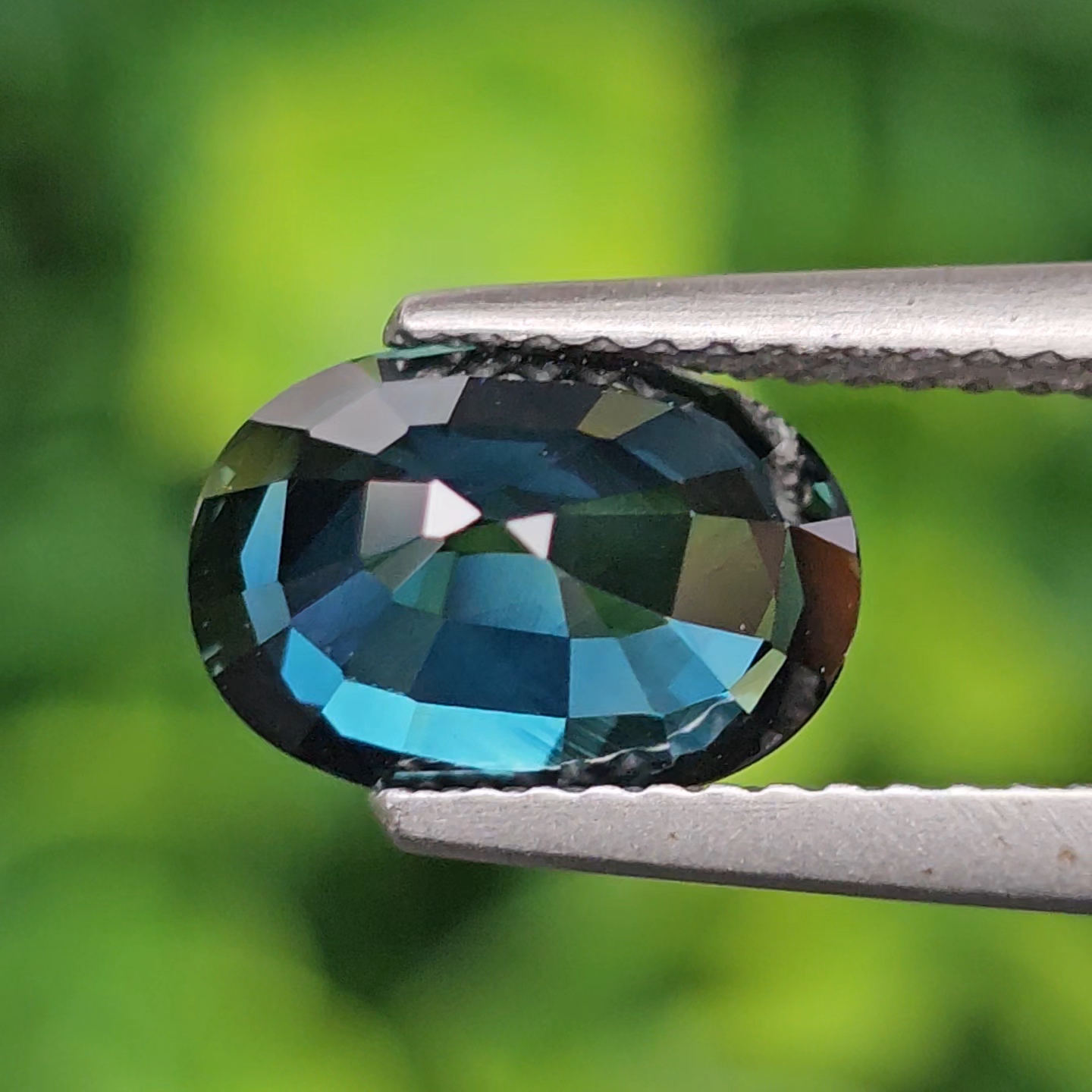 พลอย แซปไฟร์สีน้ำเงินอมเขียว Teal Sapphire 3.03 กะรัต (Cts.) พลอยแท้ อัญมณีมงคลประจําวันเกิด เครื่องประดับพลอย