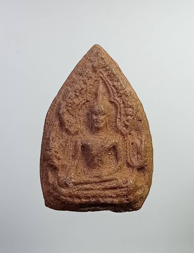 ผ2578 พระพุทธชินราช หลังอกเลา เนื้อดิน