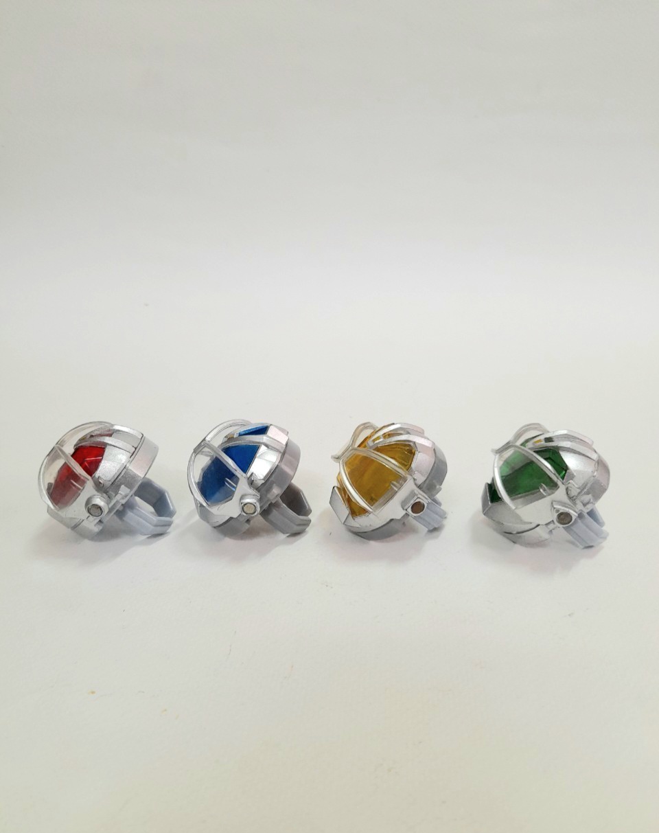 มีหลายภาพ,แหวนไรเดอร์วิซาร์ด 4วง