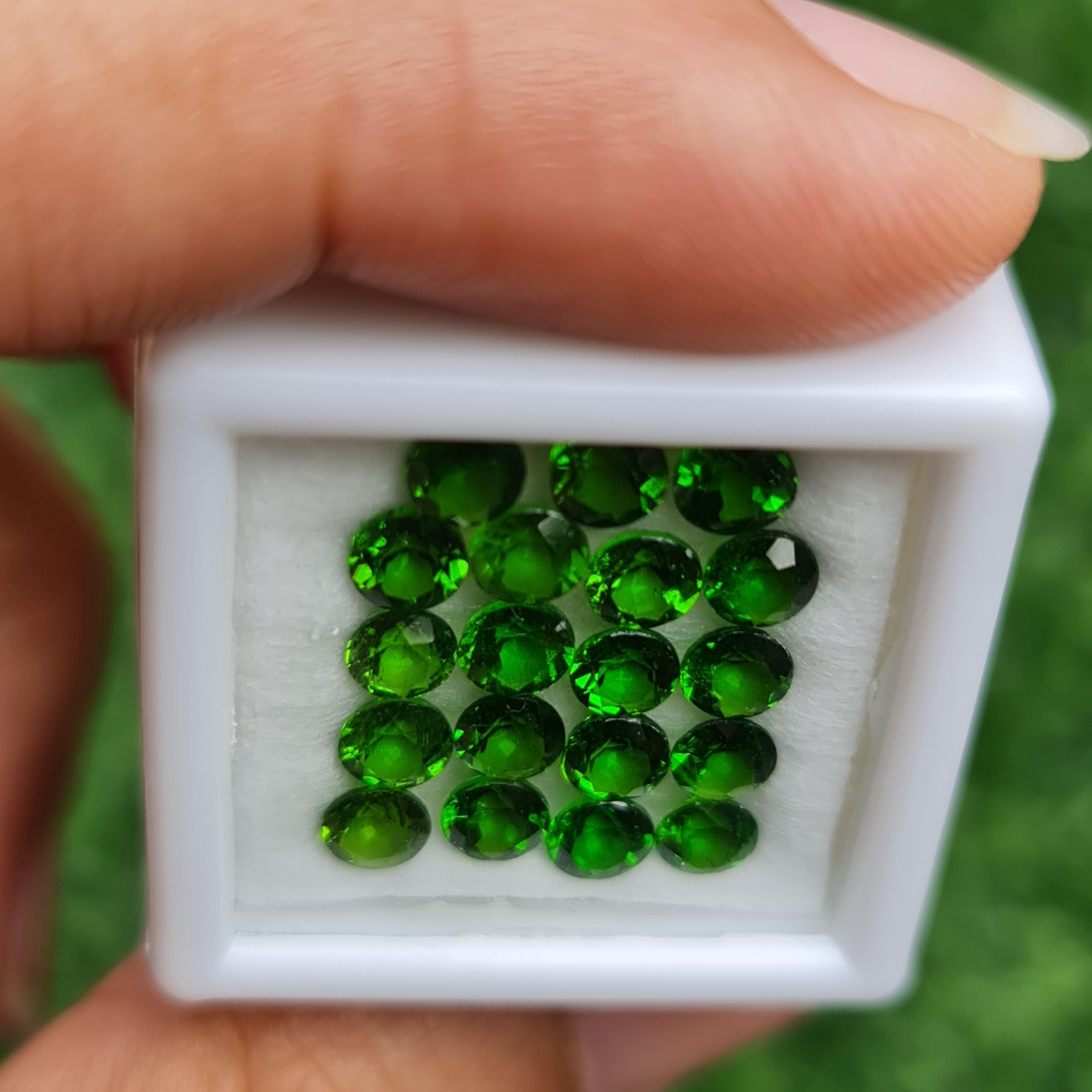 พลอย โครม ไดออพไซด์ Chrome Diopside 5.39 กะรัต (Cts.) 19 เม็ด พลอยแท้ อัญมณีมงคลประจําวันเกิด เครื่องประดับพลอย