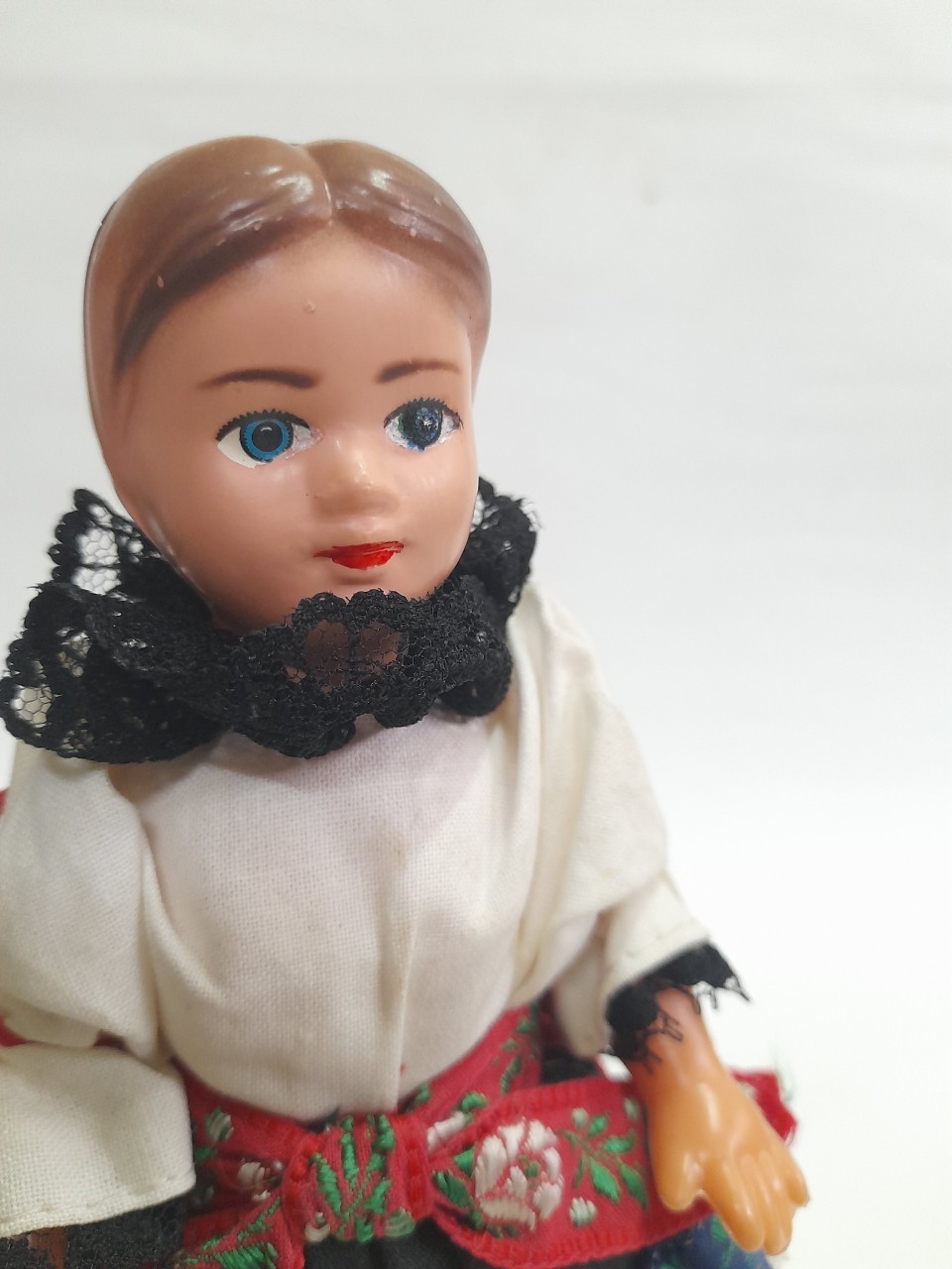 มีหลายภาพ,ตุ๊กตาเก่า แฮนด์เมดวินเทจ Pernenky Doll,Czech Moravian งานเรทโทร ขนาดตามรูป ชุดผ้า **ตาขวารีเพนท์ ส่วนอื่นสภาพเดิมๆมือสอง สภาพดี