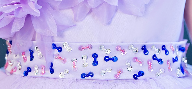 Pre-order ชุดราตรีเด็ก สีม่วง ไหล่เฉียง แต่งดอกไม้ ปักเลื่อมคาดเอว กระโปรงพองสวย ซิปหลัง