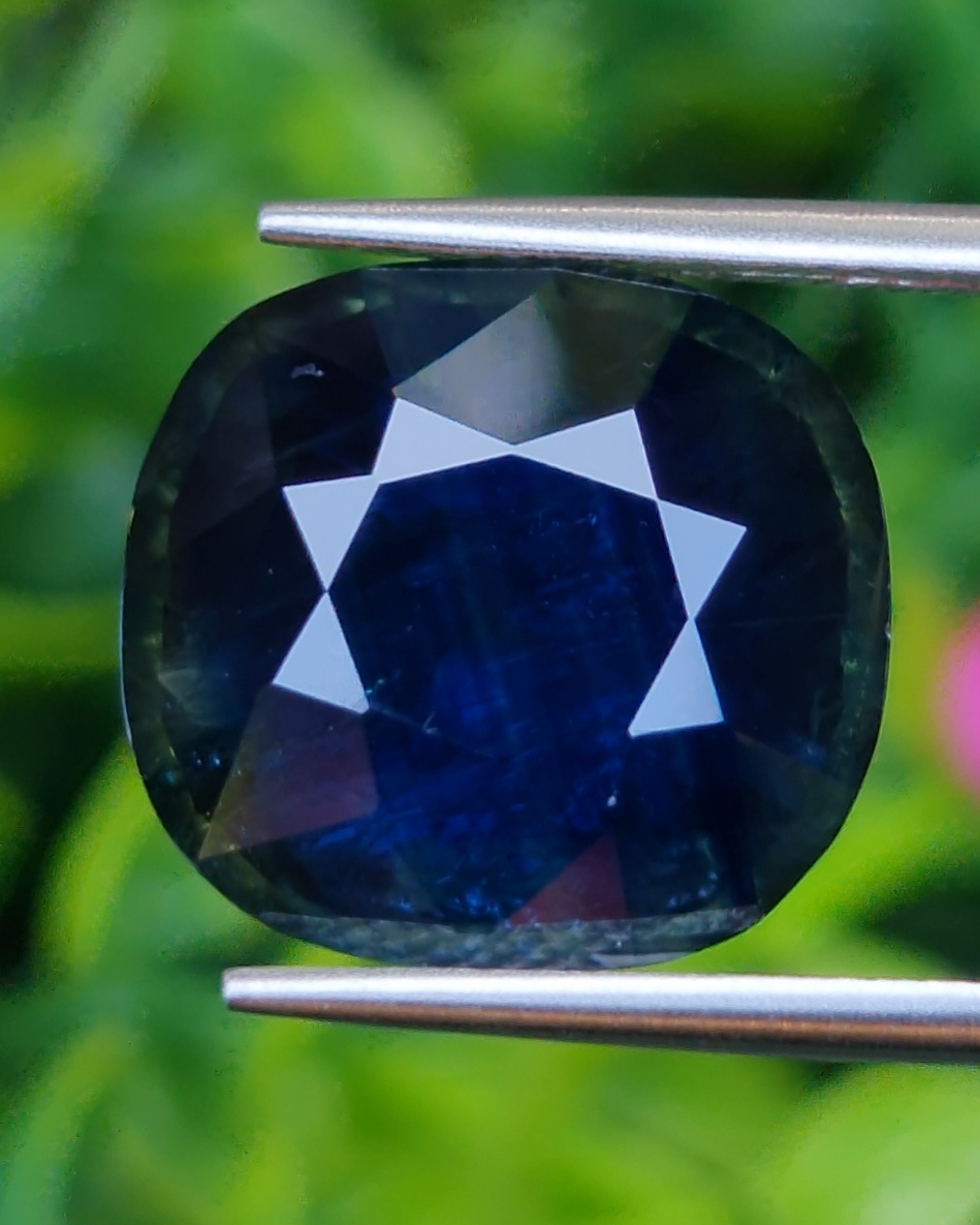 พลอย ไพลิน blue sapphire 16.65 กะรัต (Cts.) พร้อมใบเซอร์ พลอยแท้ อัญมณีมงคลประจําวันเกิด เครื่องประดับพลอย