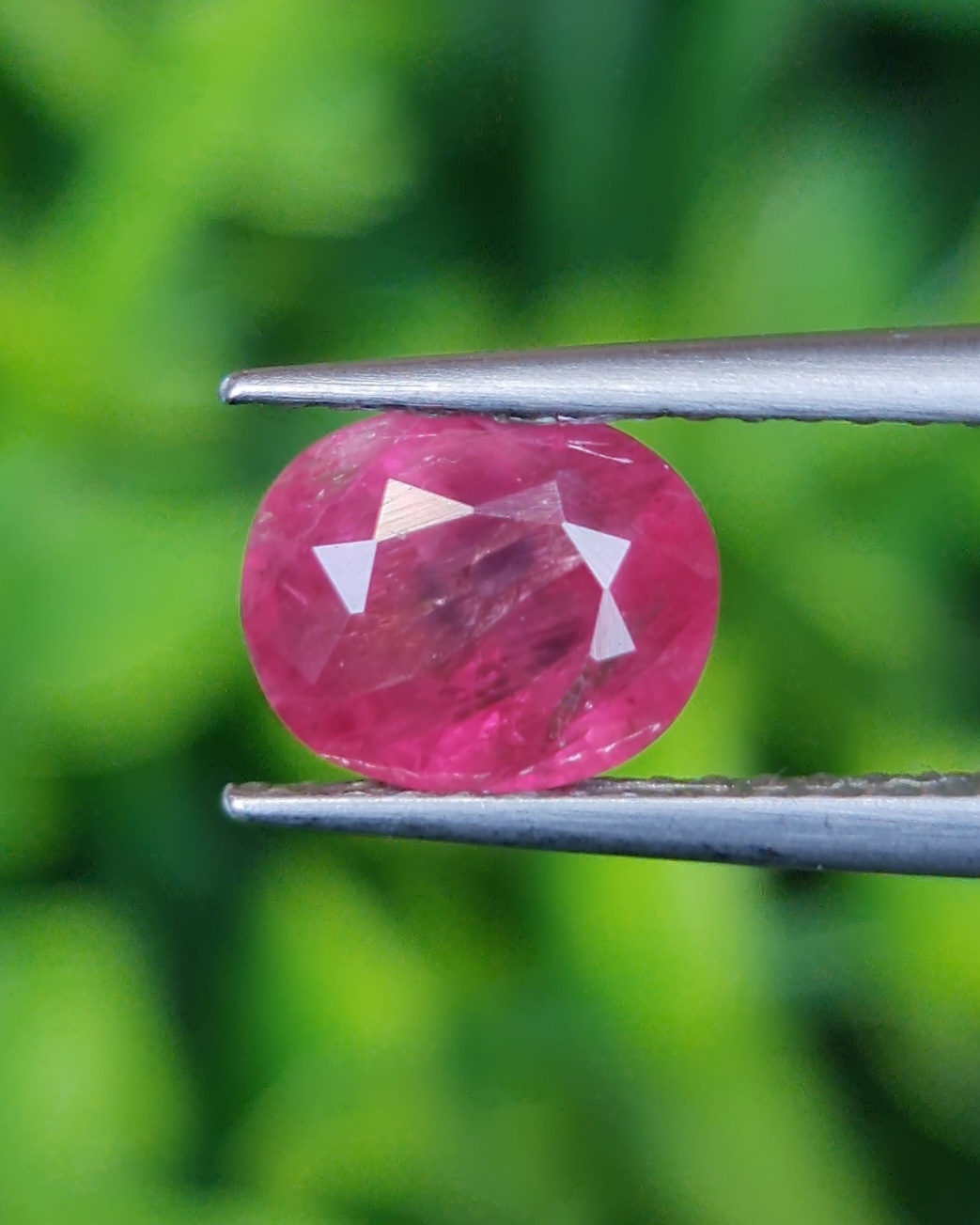 พลอย ทับทิม Ruby sapphire 1.59 Cts. พร้อมใบเซอร์ พลอยแท้ อัญมณีมงคลประจําวันเกิด เครื่องประดับพลอย