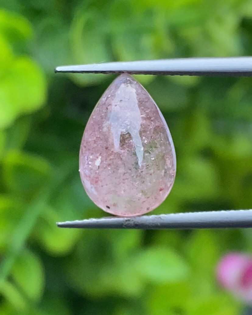 พลอย สตอเบอรี่ ควอตซ์ Strawberry Quartz 4.83 กะรัต (Cts.) พลอยแท้ อัญมณีมงคลประจําวันเกิด เครื่องประดับพลอย