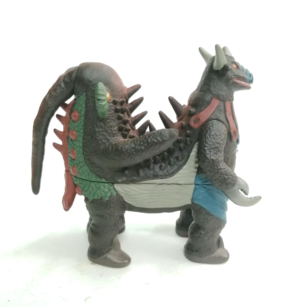 ซอฟ 4 นิ้ว สัตว์ประหลาดจัมโบ้คิงส์ จากอุลตร้าแมน เอส/เอ ขนาดตามรูป สภาพดี ค่อนข้างหายากไม่พบบ่อยนัก