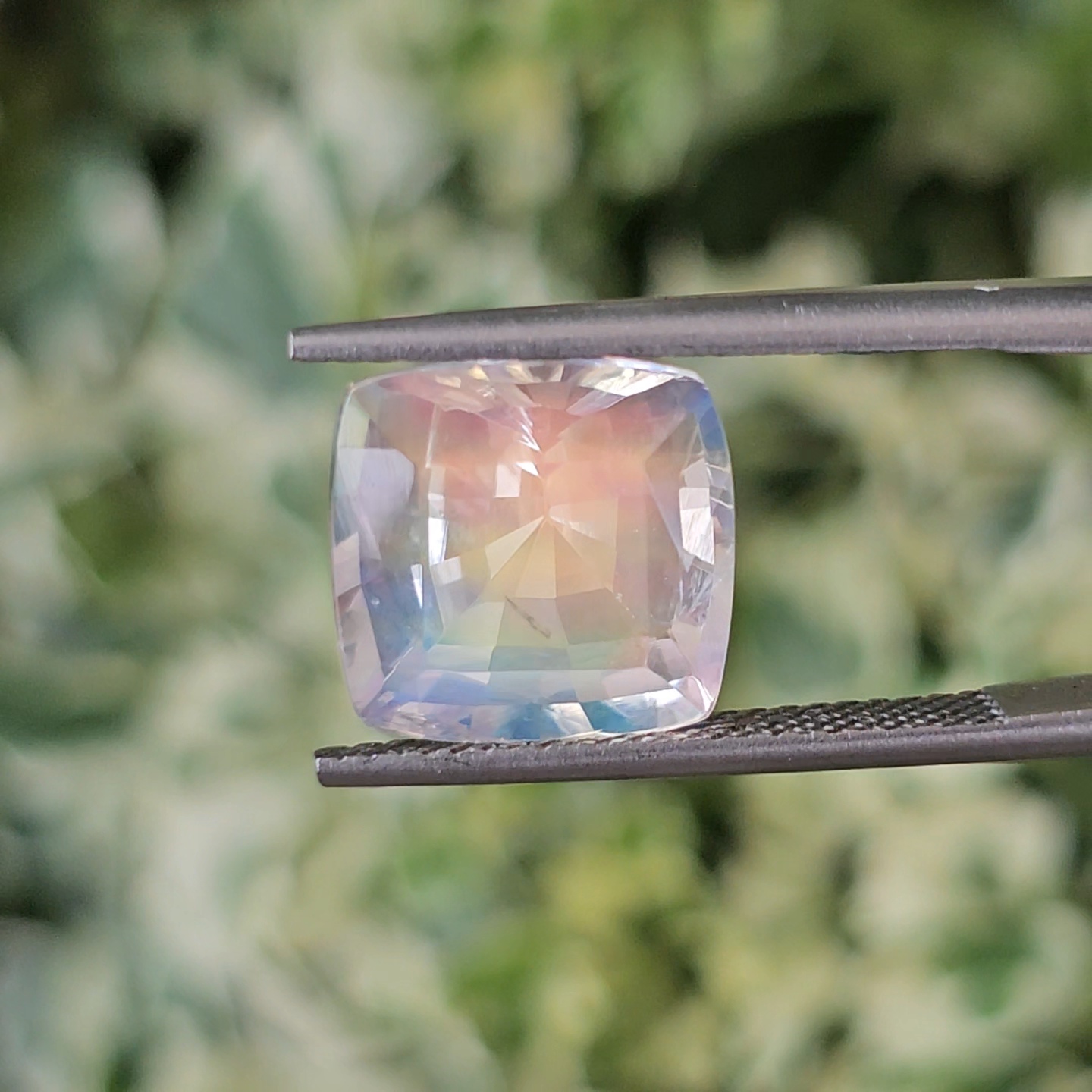 พลอย มูนสโตน เรนโบว์ Rainbow Moonstone 5.64 กะรัต (cts.) พลอยแท้ อัญมณีมงคลประจําวันเกิด เครื่องประดับพลอย