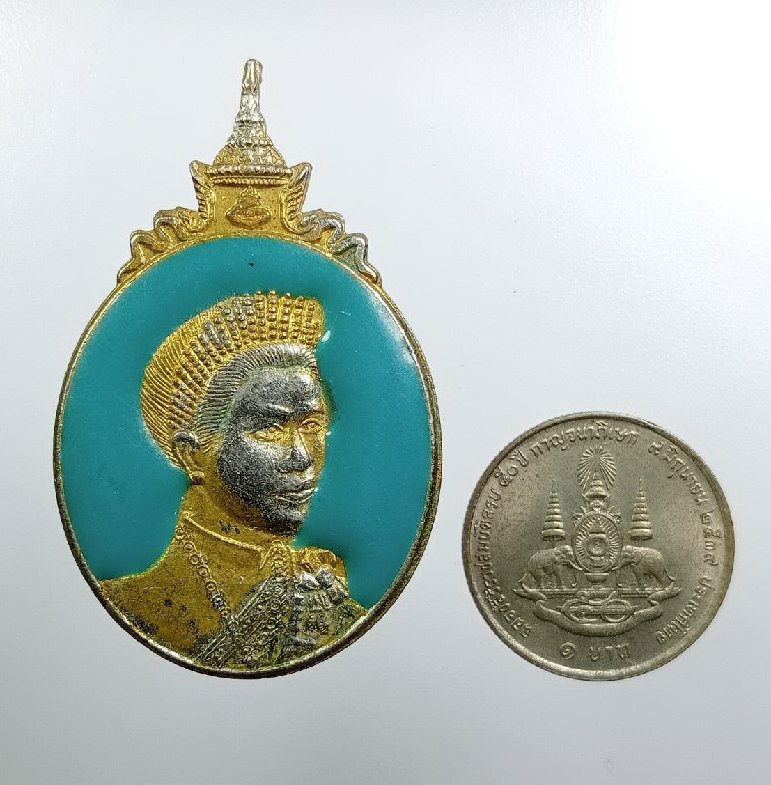 A7880 เข็มที่ระลึก 12 สิงหาพระบรมราชินีนาถ ปี2554