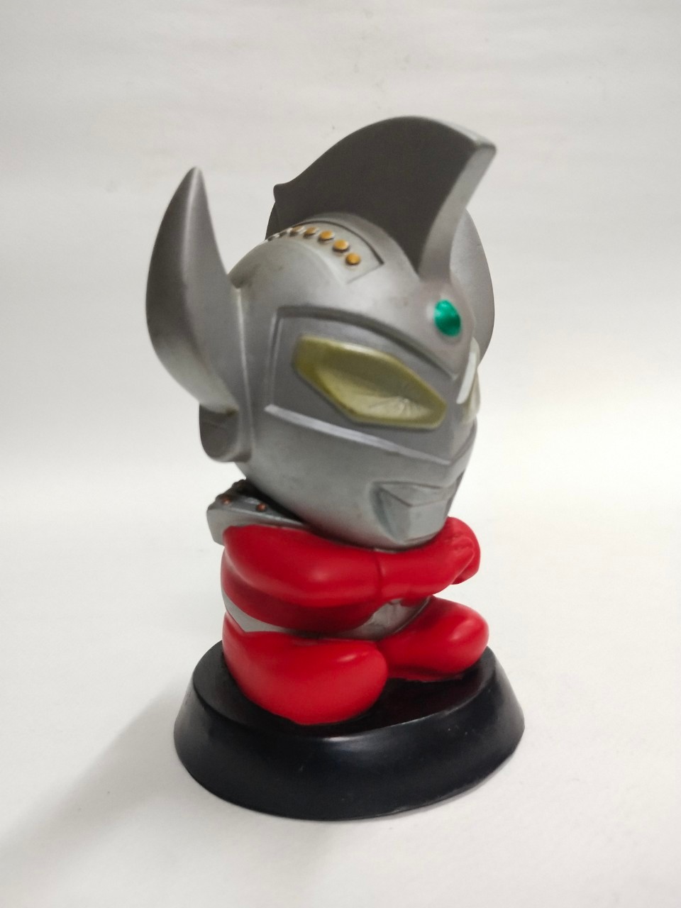 กระปุกออมสิน อุลตร้าแมนทาโร่ งานเก่าเก็บสะสม มีรอยบ้างตามสภาพ ไม่มีฝาหลัง