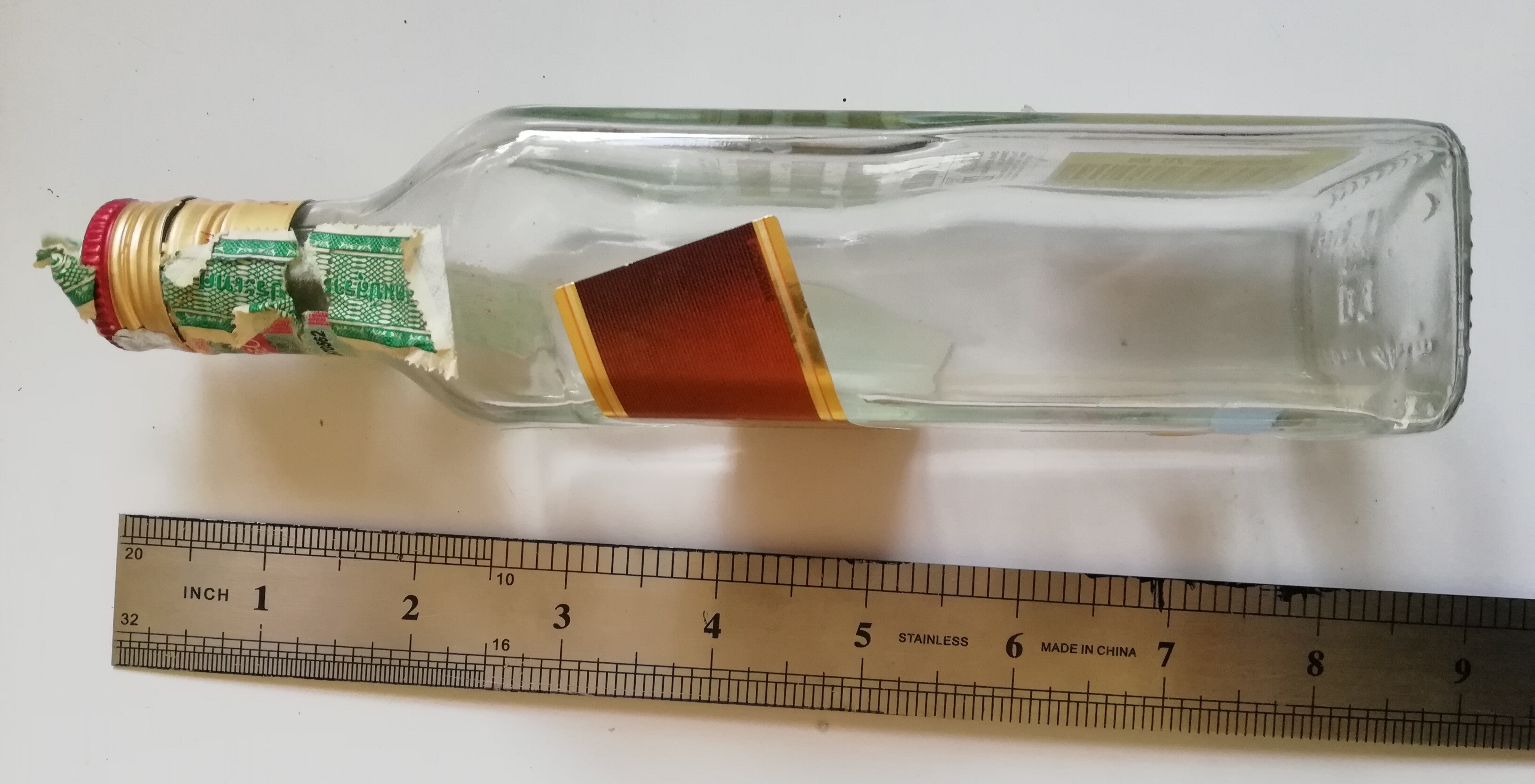 ขวดเหล้าเก่า Johnie Walker Red Label ขนาด 20 ml. **สีฉลากด้านหน้าซีดตามภาพ