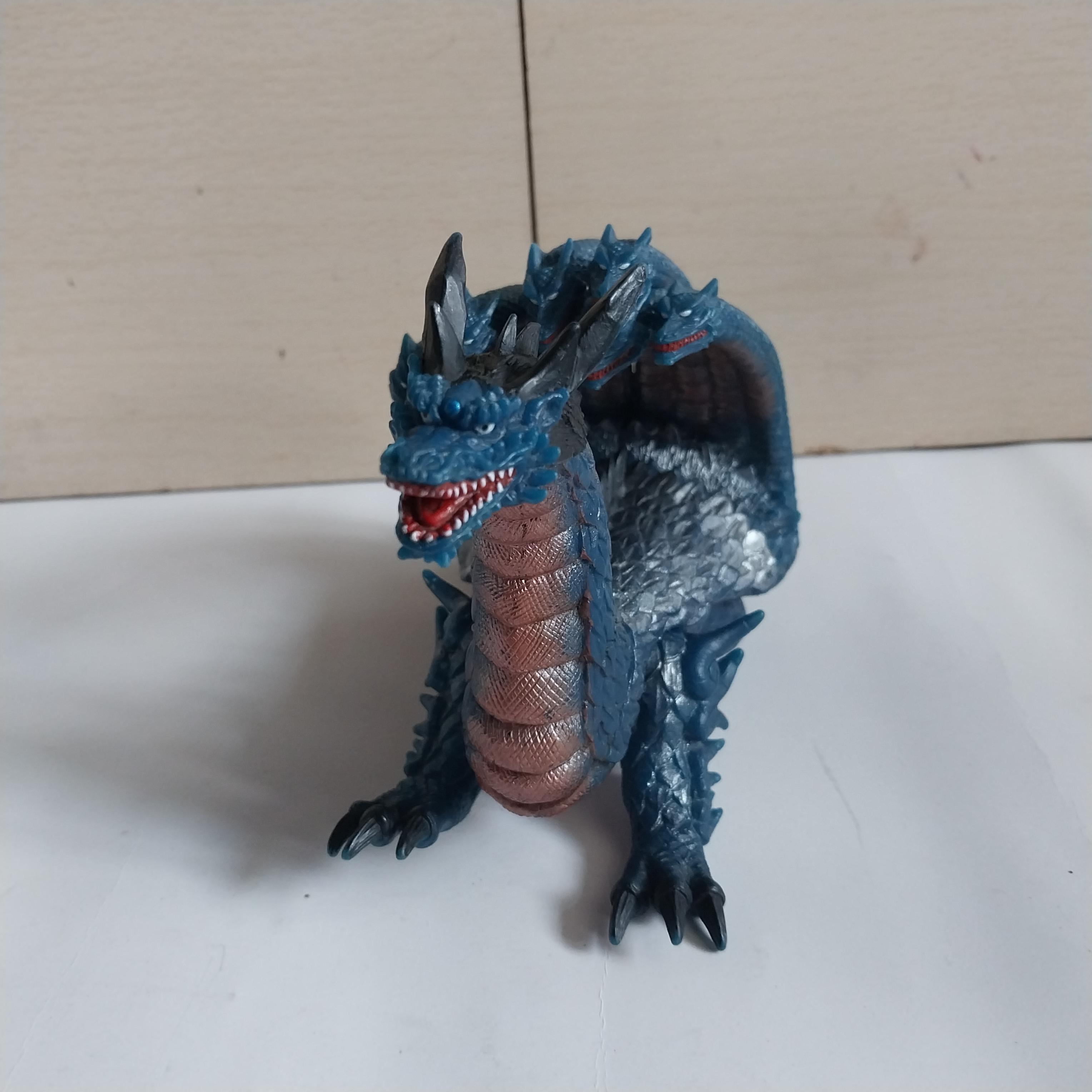 ซอฟ6นิ้ว ขนาดตามรูป,มังกร มิซึโนะเอะโนะริว มังกร9หัว จากอุลตร้าแมนไกอา สภาพดีืมีรอยถลอกเล็กน้อย