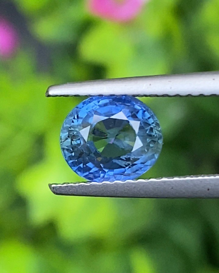 พลอย ไพลิน 3 สี Blue Sapphire 2.23 กะรัต (Cts.) พร้อมใบเซอร์ พลอยแท้ อัญมณีมงคลประจําวันเกิด เครื่องประดับพลอย
