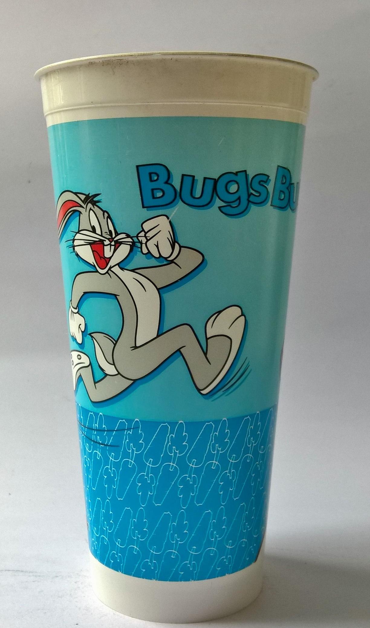 แก้วน้ำพลาสติกสีขาวฟ้า งานเก่า พิมพ์ลาย บั๊ก บันนี่ Bug Bunny ,Loony Toon ของสะสมจาก 7-11 ของเก่า โปรดตรวจสอบทุกภาพ