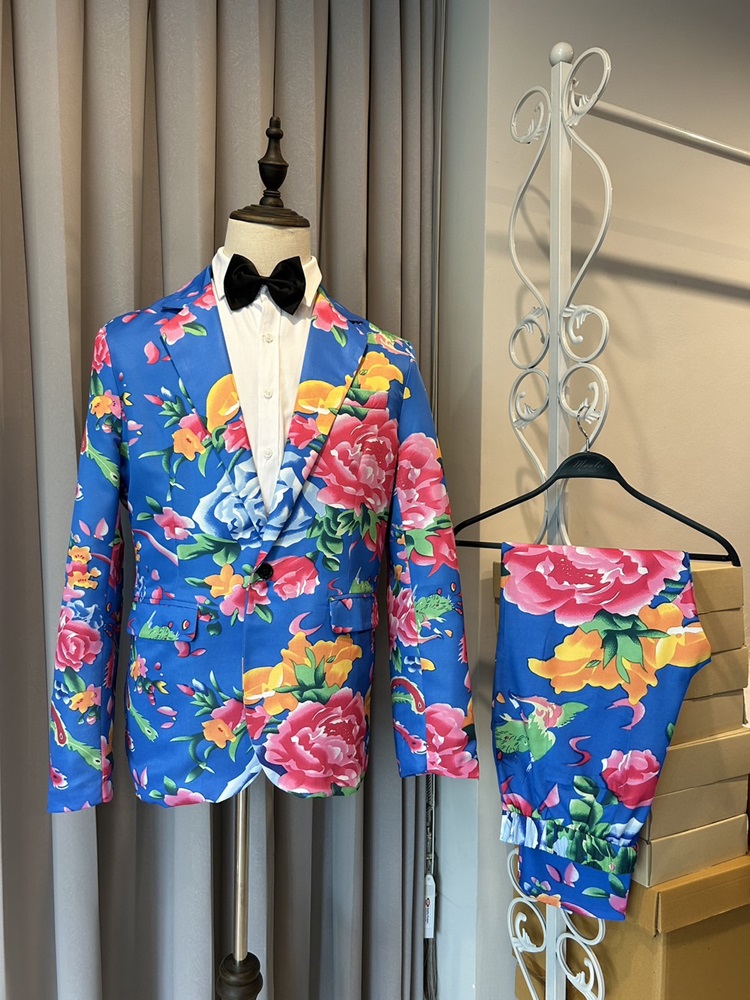 เช่า ชุดสูทแฟนซี ลายดอกไม้ สีน้ำเงิน ทรงคลาสสิก
