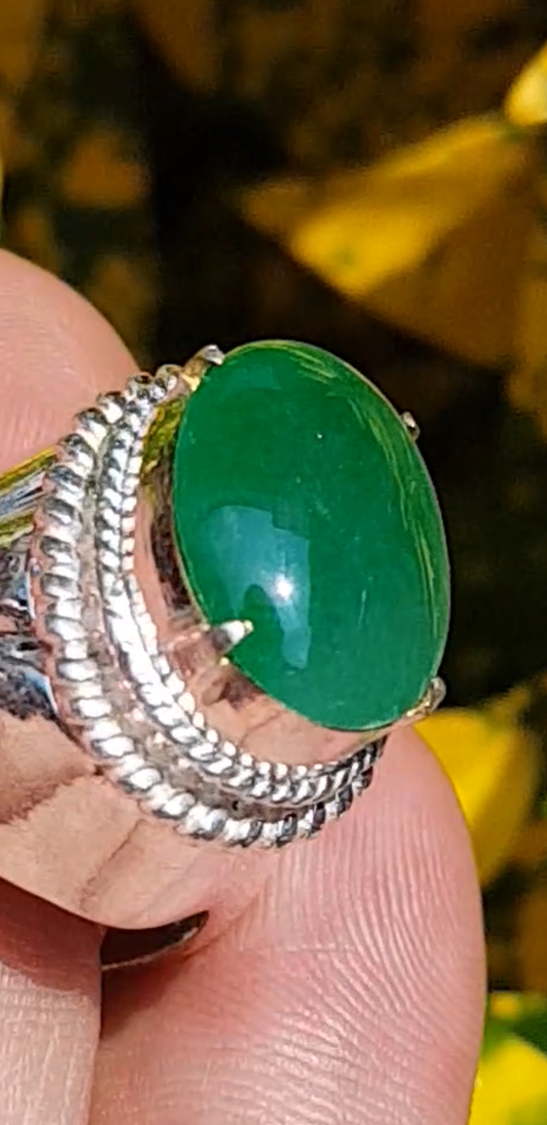 หยก พม่า แท้ Jade แหวนหยก 翡翠戒指 (Jadeite ring) 4.21 กะรัต (Cts.) ดิบ Size 62 ไม่ผ่านการปรับปรุง (Type A) พม่า (Myanmar)