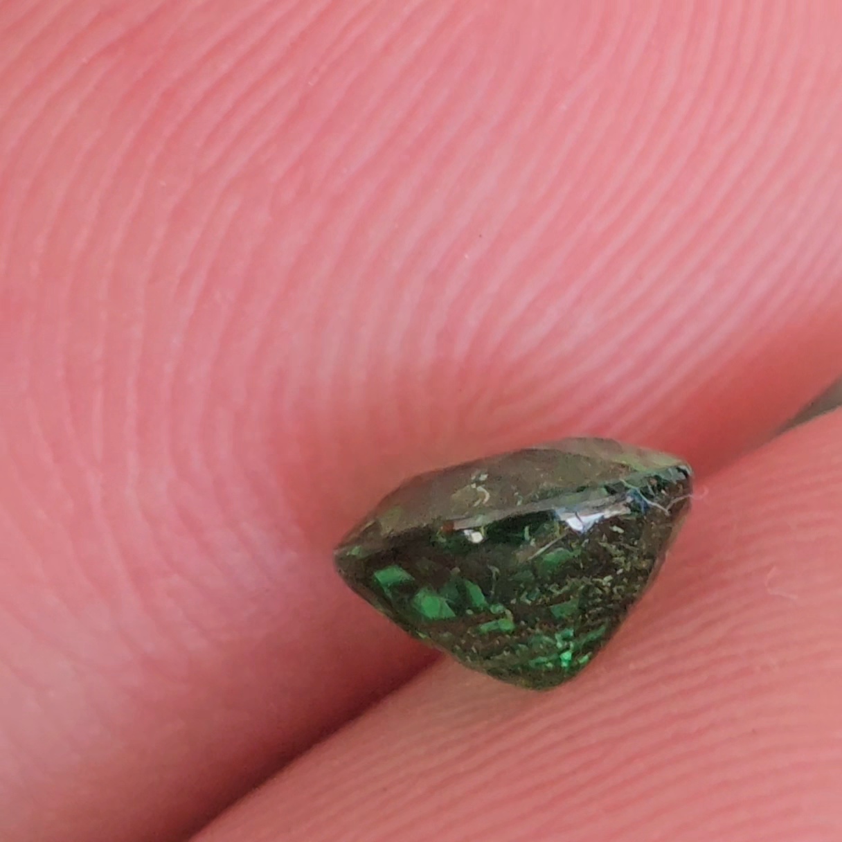 พลอย ซาโวไรท์ Tsavorite Garnet 1.06 กะรัต (Cts.) ดิบ Unheated พร้อมใบเซอร์ อัญมณีมงคลประจําวันเกิด เครื่องประดับพลอย