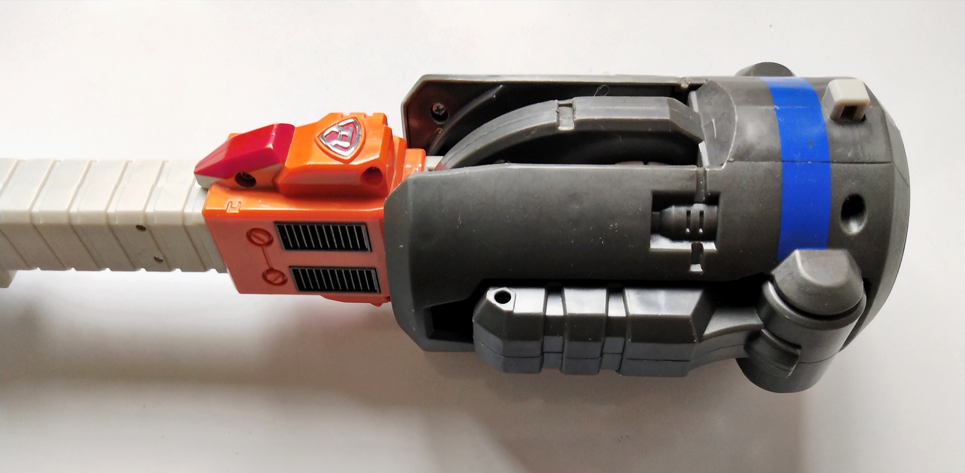 ของเล่นของสะสมจากโทมิกะฮีโร่, เรสคิวฟอร์ซ "เรสคิว ทูลส",Rescue Breaker อุปกรณ์เอนกประสงค์ ใช้ป้องกันตัวและทำลายสิ่งกีดขวางต่างๆในการกู้ภัย เล่นได้ หลายแบบ:Break Axe ขวาน, Break Hammer ฆ้อน,Break Shot เป็นกล้องแบบที่ใช้ในเรือดำน้ำ เมื่อมองด้านหนึ
